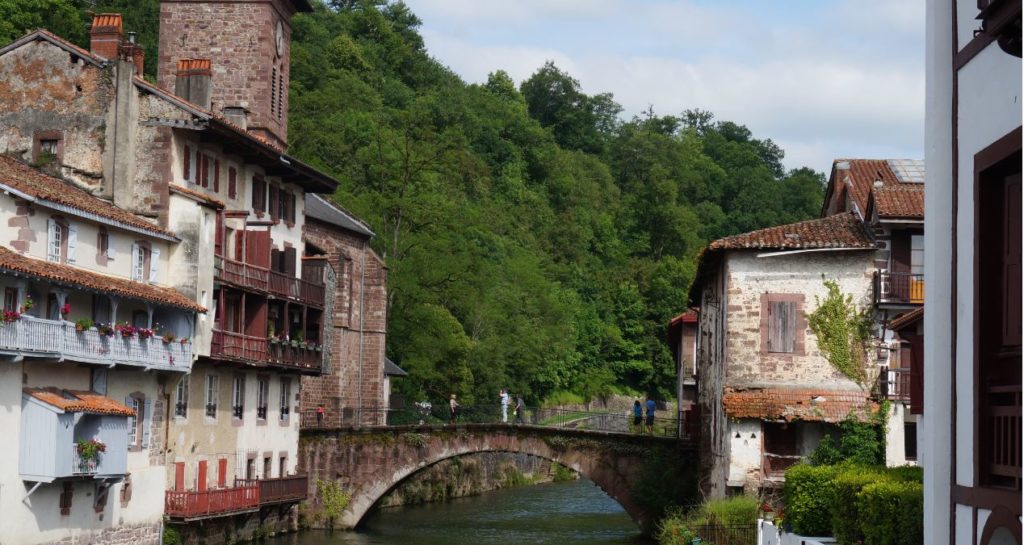 Biarritz Airport transfer to Saint-Jean-Pied-de-Port